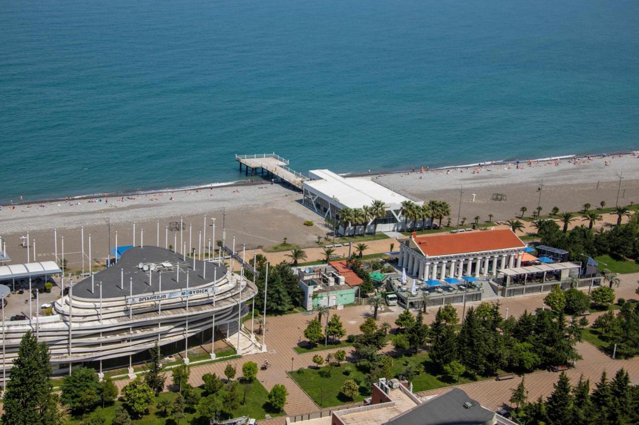 Orbi Apartamenti Batumi 15 B Hotel Bagian luar foto